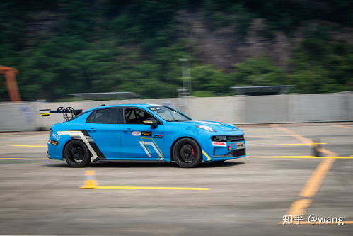 探索未来竞技风潮：揭秘2024年最新版本指尖战车，颠覆传统赛车体验的科技之作