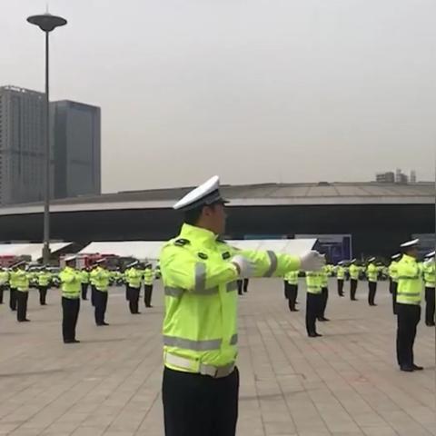 探秘太原龙城铁骑大队的历史传承与现状面貌，了解他们的使命与精神