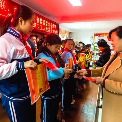 (轩辕传奇子女职业哪个好)轩辕传奇游戏攻略：如何有效提升子女角色的等级和强度