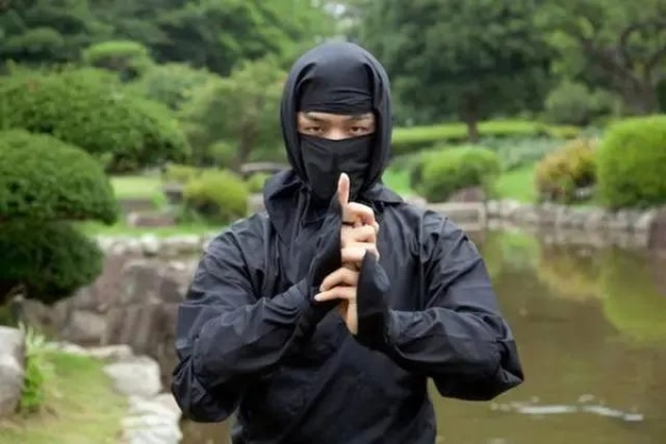 (日本武士 忍者)探索传统日本武士忍者服装，了解历史与文化传承