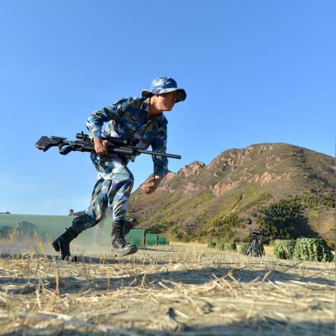 (延迟对射击游戏的影响)延迟射击的方法和技巧：如何提高射击精准度和反应速度？
