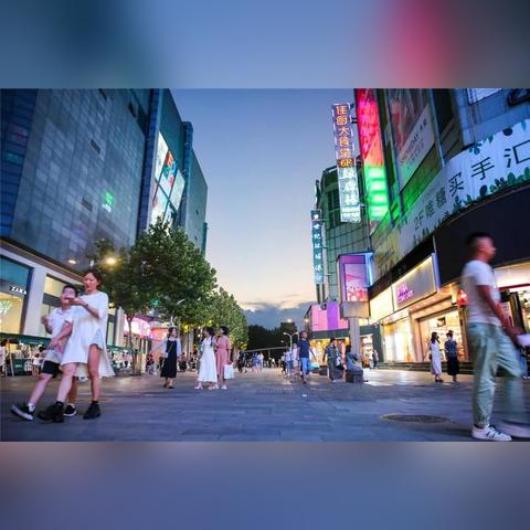 (适合夜幕降临时发朋友圈的句子)在夜幕降临时开业的实体店：打造您的夜间经济新时尚