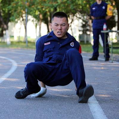 (极限挑战火场演练是真的吗)探讨策略与技能的极限挑战：我想体验火力对决的刺激与乐趣